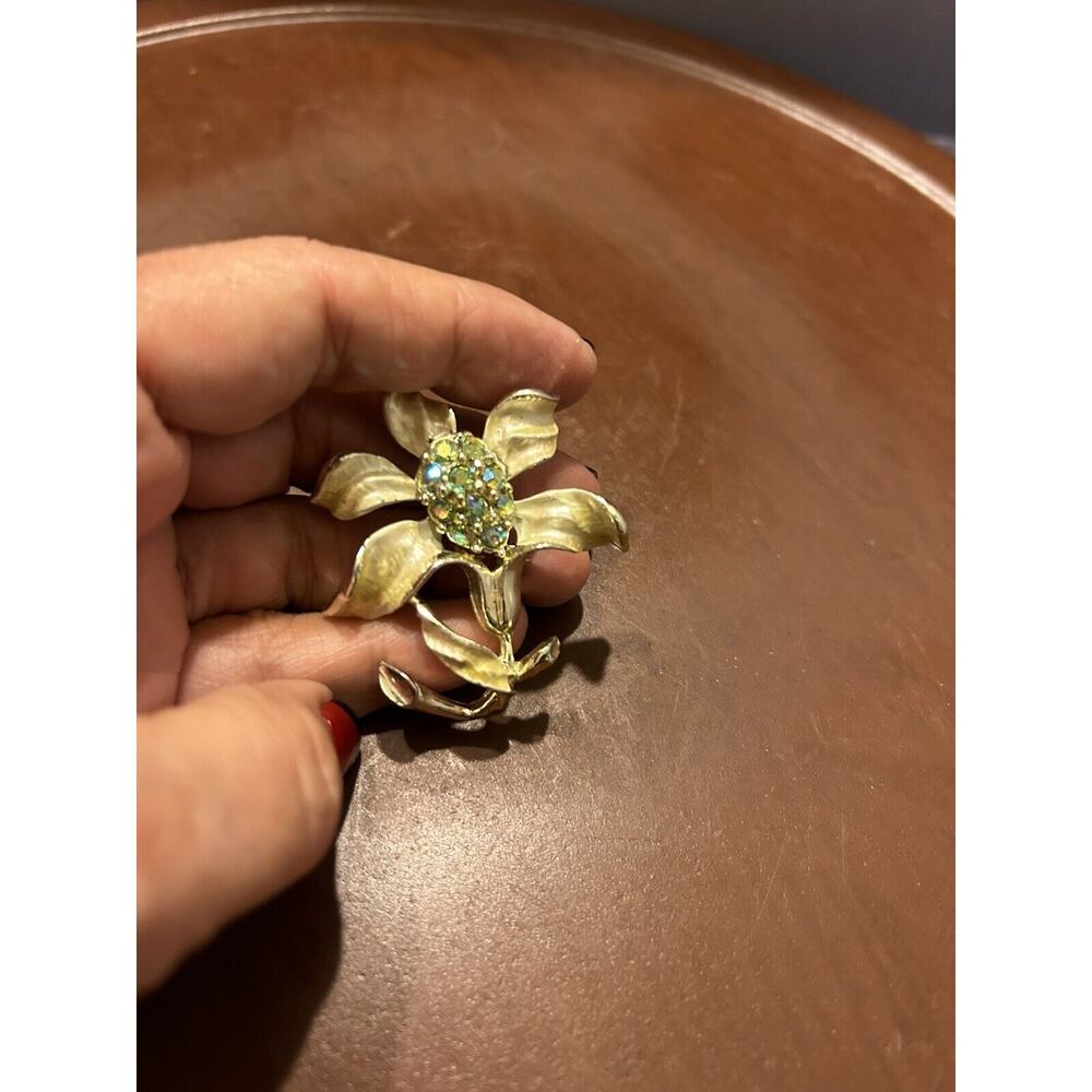 Vintage Floral Gold Color‎ Jeweled Large Brooch Pin